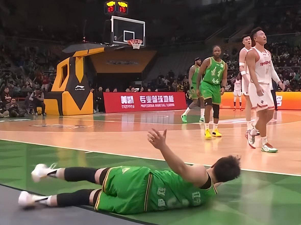 包含皇家马德里常规赛爆冷山东泰山，赵继伟砍下11记关键球，全场沸腾的词条